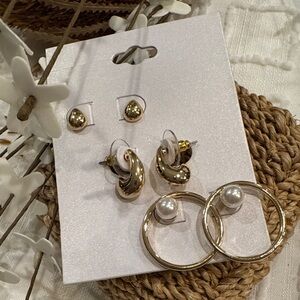 🌸Final price🌸 Gold and Pearl Earring Set